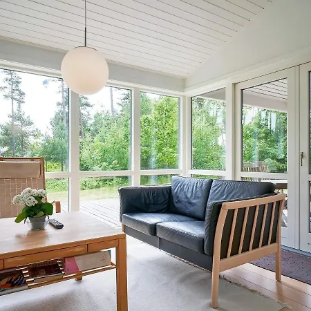 6 Person In Aakirkeby-by Traum