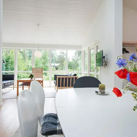 6 Person In Aakirkeby-by Traum Ferienhaus Vester Somarken