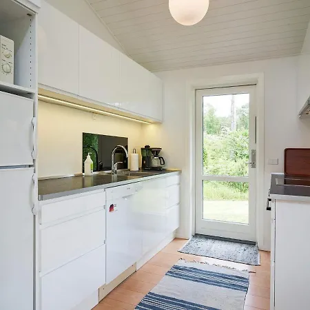 6 Person In Aakirkeby-by Traum