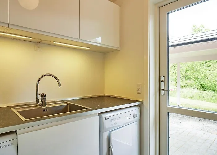 6 Person In Aakirkeby-by Traum